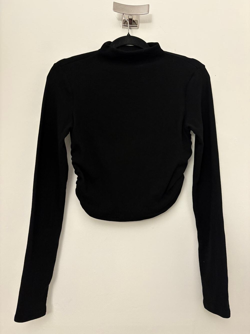 Qinsen Black Mock Neck Cropped Long Sleeve Top Size M NWT